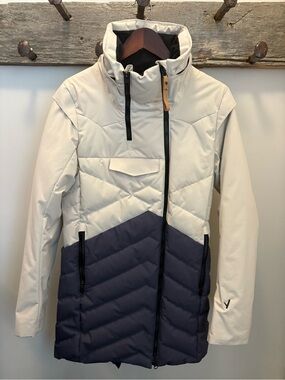 INDYEVA Women’s Winter Jacket, Two-Tone Insulated  in Off White and Navy.